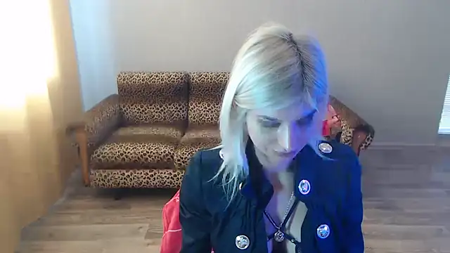 Snapshot of SexyBeatriice chatting on 02-17-25, 11:13 SexyBeatriice online show from 02-17-25, 11:13