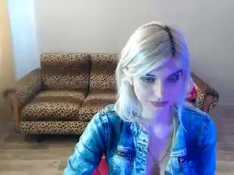 Snapshot of SexyBeatriice chatting on 02-28-25, 10:41 SexyBeatriice online show from 02-28-25, 10:41