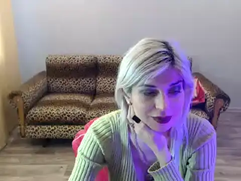 Snapshot of SexyBeatriice chatting on 03-16-25, 01:27 SexyBeatriice online show from 03-16-25, 01:27