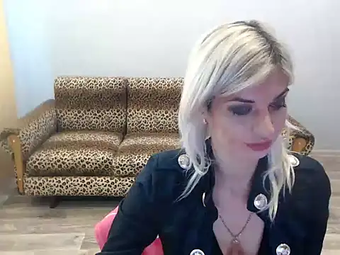 Snapshot of SexyBeatriice chatting on 10-17-25, 06:16 SexyBeatriice online show from 10-17-25, 06:16