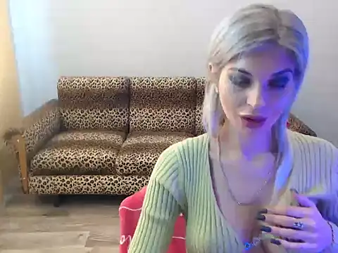 Snapshot of SexyBeatriice chatting on 10-19-25, 06:25 SexyBeatriice online show from 10-19-25, 06:25