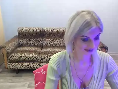 Snapshot of SexyBeatriice chatting on 10-21-25, 06:25 SexyBeatriice online show from 10-21-25, 06:25