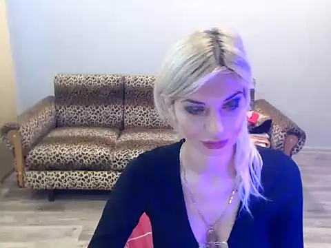 Snapshot of SexyBeatriice chatting on 11-21-25, 07:18 SexyBeatriice online show from 11-21-25, 07:18