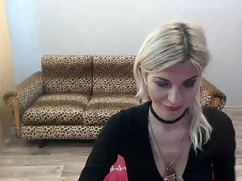 Snapshot of SexyBeatriice chatting on 11-23-25, 07:19 SexyBeatriice online show from 11-23-25, 07:19