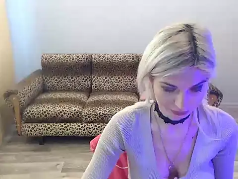 Snapshot of SexyBeatriice chatting on 11-25-25, 07:19 SexyBeatriice online show from 11-25-25, 07:19