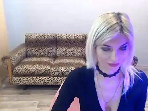 Snapshot of SexyBeatriice chatting on 11-29-25, 07:22 SexyBeatriice online show from 11-29-25, 07:22