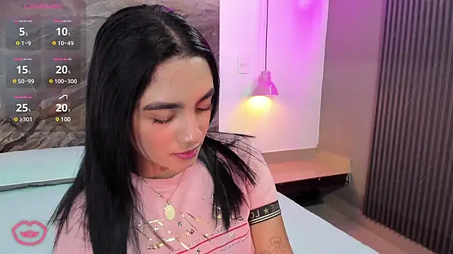 Snapshot of Estefy_gomez09 chatting on 03-11-25, 03:26 Estefy gomez09 online show from 03-11-25, 03:26