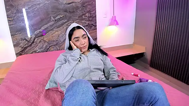 Snapshot of Estefy_gomez09 chatting on 03-21-25, 09:45 Estefy gomez09 online show from 03-21-25, 09:45