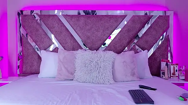 CandyLuxury   online show from 08-03-26, 11:59