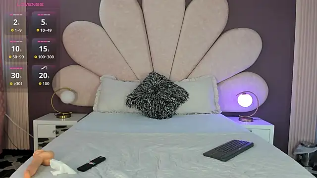 Snapshot of AliDiaz_ chatting on 11-19-25, 07:36 AliDiaz online show from 11-19-25, 07:36