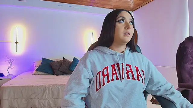 Snapshot of _Emma11 chatting on 02-26-25, 07:38 Emma11 online show from 02-26-25, 07:38