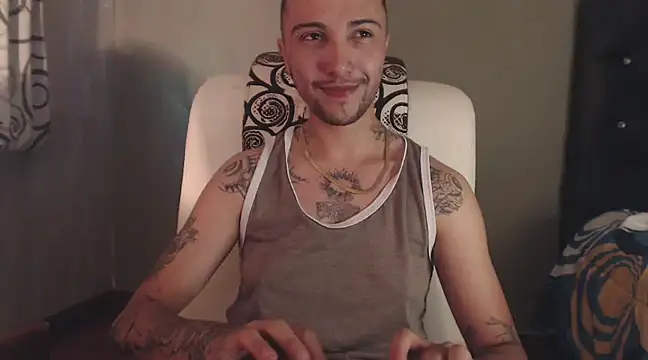 Snapshot of FemToMale chatting on 02-01-25, 07:05 FemToMale online show from 02-01-25, 07:05