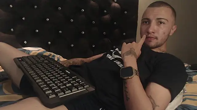 Snapshot of FemToMale chatting on 03-01-25, 11:47 FemToMale online show from 03-01-25, 11:47