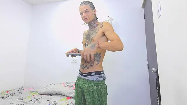 hot man05 online show from 02-12-26, 11:11