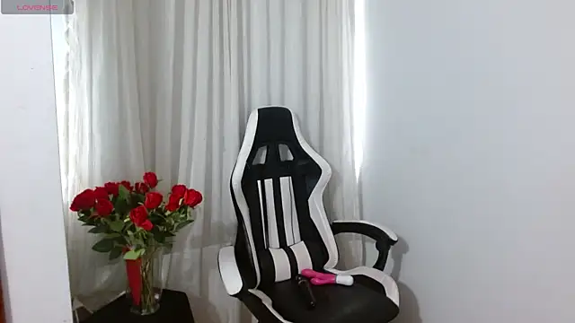 Lunasquirt1985 online show from 04-17-26, 01:58