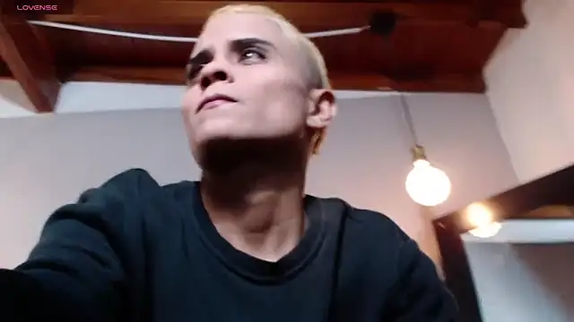 Liiamthompson online show from 04-10-26, 10:58