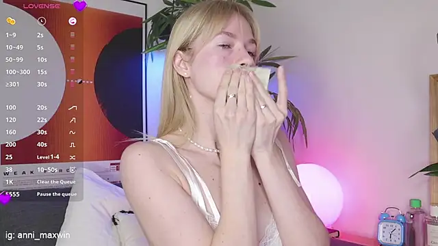 WhiteAnni online show from 03-23-25, 03:10