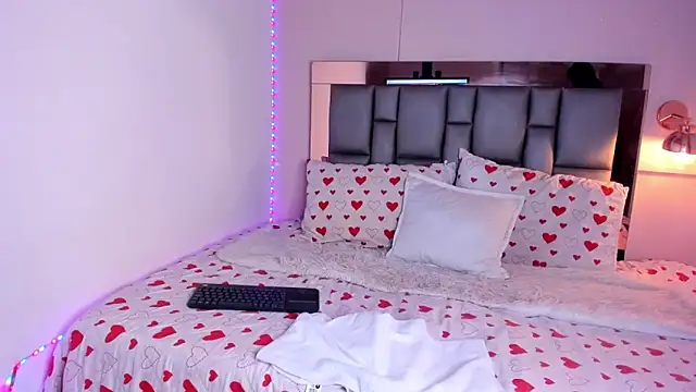 SofiArias online show from 09-11-25, 02:17