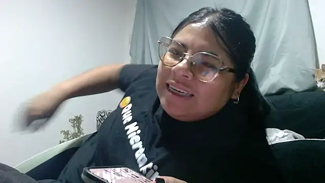 Snapshot of viccky_vick chatting on 04-17-26, 11:30 viccky vick online show from 04-17-26, 11:30