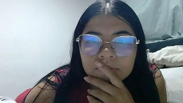 Snapshot of viccky_vick chatting on 04-20-26, 12:35 viccky vick online show from 04-20-26, 12:35