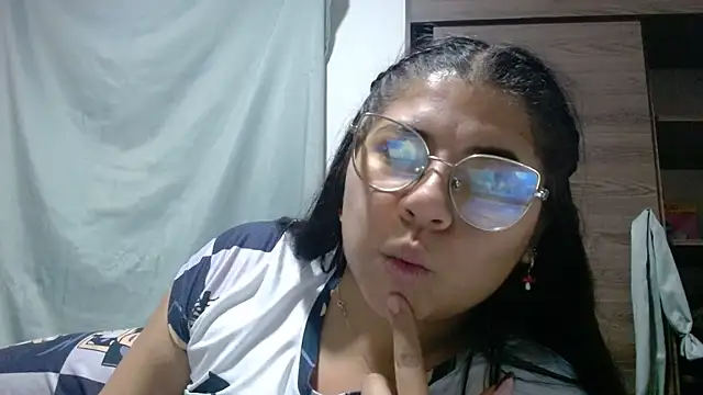 Snapshot of viccky_vick chatting on 06-05-26, 06:52 viccky vick online show from 06-05-26, 06:52