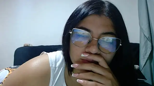 Snapshot of viccky_vick chatting on 06-21-26, 04:15 viccky vick online show from 06-21-26, 04:15