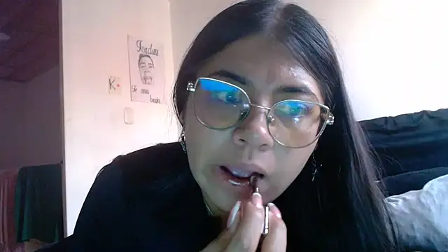Snapshot of viccky_vick chatting on 06-21-26, 09:17 viccky vick online show from 06-21-26, 09:17