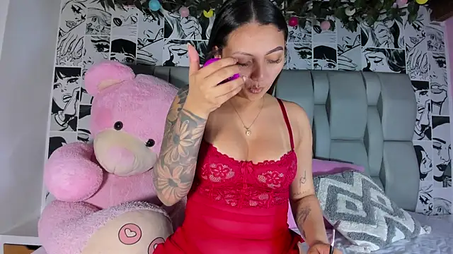 Snapshot of LucyRosse chatting on 06-02-26, 11:12 LucyRosse online show from 06-02-26, 11:12