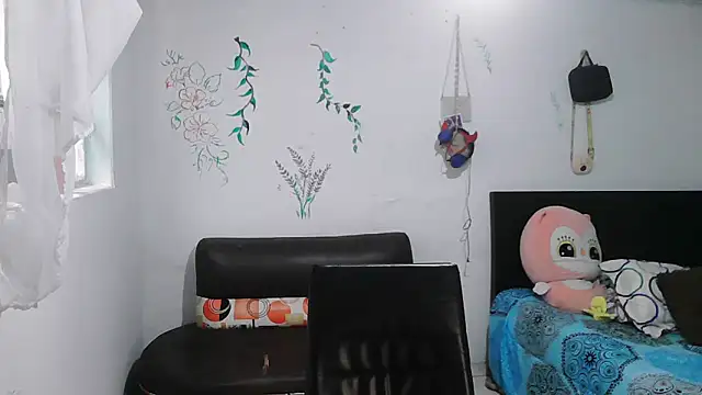 Snapshot of alexandraluv chatting on 10-22-25, 05:45 alexandraluv online show from 10-22-25, 05:45