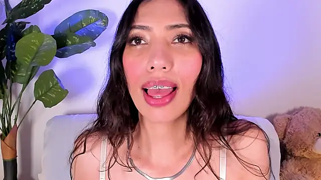 Snapshot of Miss_veronicaa2 chatting on 04-23-26, 01:24 Miss veronicaa2 online show from 04-23-26, 01:24