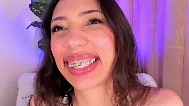 Snapshot of Miss_veronicaa2 chatting on 04-29-26, 06:03 Miss veronicaa2 online show from 04-29-26, 06:03