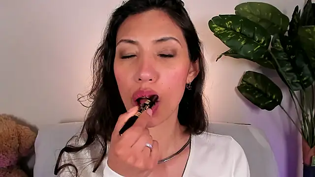 Snapshot of Miss_veronicaa2 chatting on 05-11-26, 05:43 Miss veronicaa2 online show from 05-11-26, 05:43