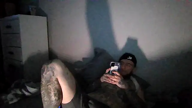 Snapshot of cruz815 chatting on 04-08-26, 03:17 cruz815 online show from 04-08-26, 03:17