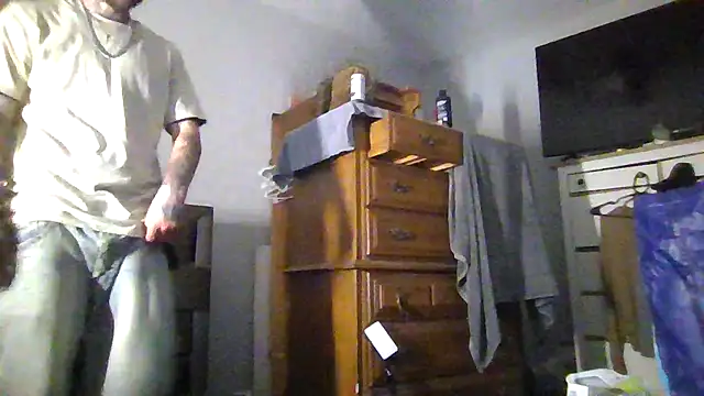 Snapshot of cruz815 chatting on 04-24-26, 05:21 cruz815 online show from 04-24-26, 05:21