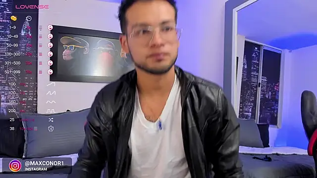 Snapshot of Max_Conor1 chatting on 02-03-25, 02:25 Max Conor1 online show from 02-03-25, 02:25