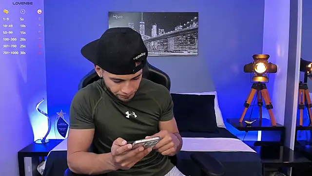 Snapshot of Max_Conor1 chatting on 10-11-25, 12:04 Max Conor1 online show from 10-11-25, 12:04