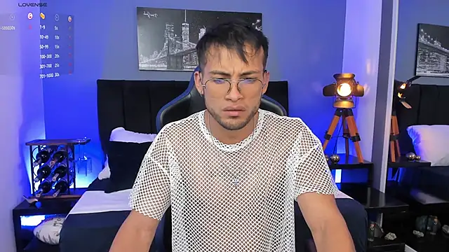 Max Conor1 online show from 12-22-25, 04:09