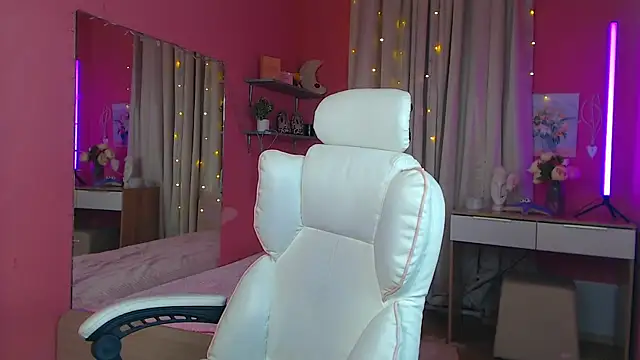 Snapshot of Jenny_Smit chatting on 02-19-25, 12:11 Jenny Smit online show from 02-19-25, 12:11