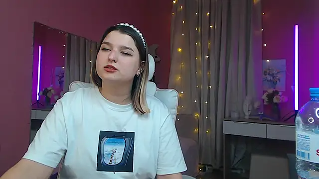 Snapshot of Jenny_Smit chatting on 02-21-25, 06:04 Jenny Smit online show from 02-21-25, 06:04