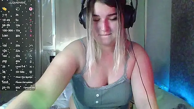 Snapshot of Jenny_Smit chatting on 11-17-25, 04:07 Jenny Smit online show from 11-17-25, 04:07