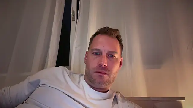 Snapshot of Christian87xxx chatting on 09-26-25, 05:39 Christian87xxx online show from 09-26-25, 05:39