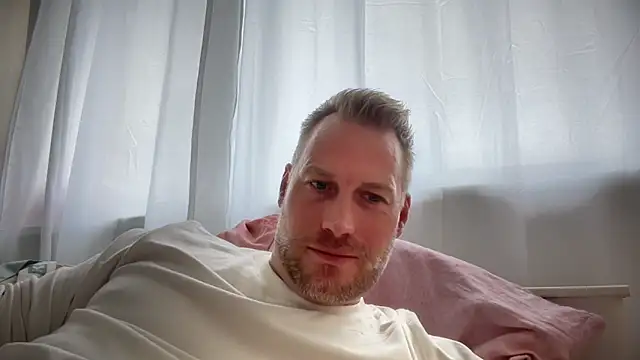 Snapshot of Christian87xxx chatting on 10-01-25, 01:39 Christian87xxx online show from 10-01-25, 01:39