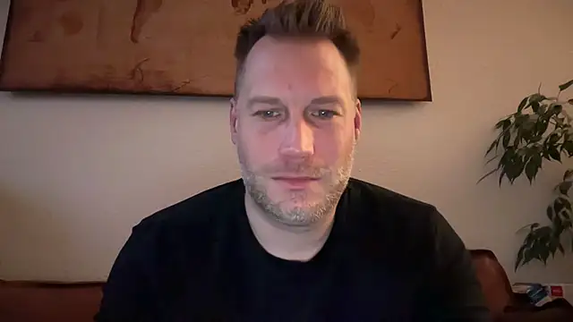 Snapshot of Christian87xxx chatting on 12-21-25, 07:15 Christian87xxx online show from 12-21-25, 07:15