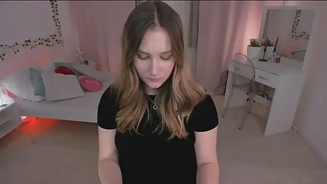 Snapshot of MaryWaddell chatting on 02-12-25, 01:59 MaryWaddell online show from 02-12-25, 01:59