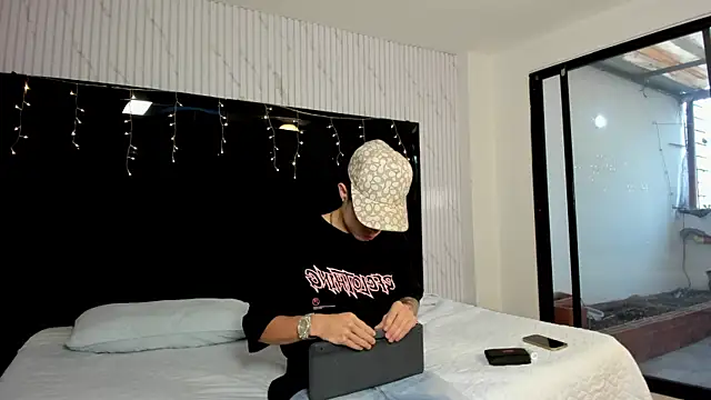 marcuscollins1  online show from 02-05-26, 12:21