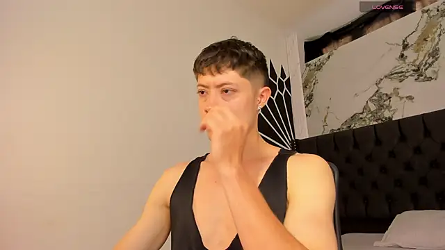 marcuscollins1  online show from 04-06-26, 02:29