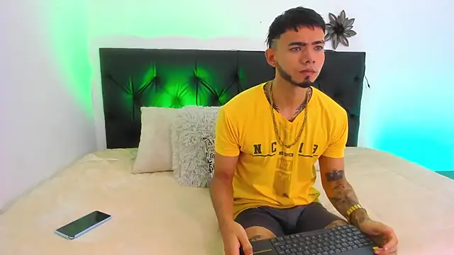 Snapshot of Niick01_ chatting on 03-16-25, 12:00 Niick01 online show from 03-16-25, 12:00