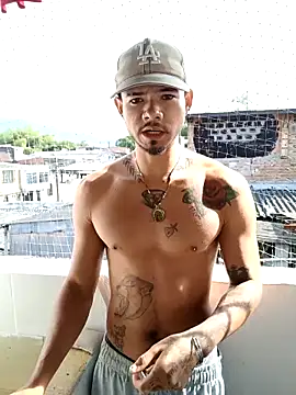 Snapshot of Niick01_ chatting on 10-31-25, 01:23 Niick01 online show from 10-31-25, 01:23