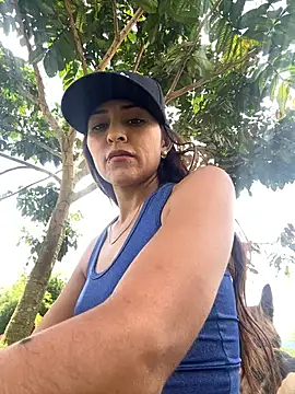 Sofiadelacruz online show from 04-24-26, 05:04