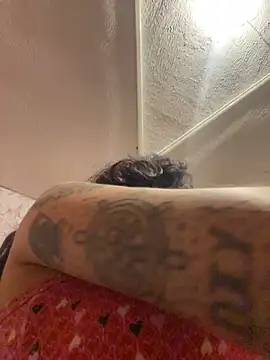 Snapshot of AriYokai chatting on 11-02-25, 09:39 AriYokai online show from 11-02-25, 09:39